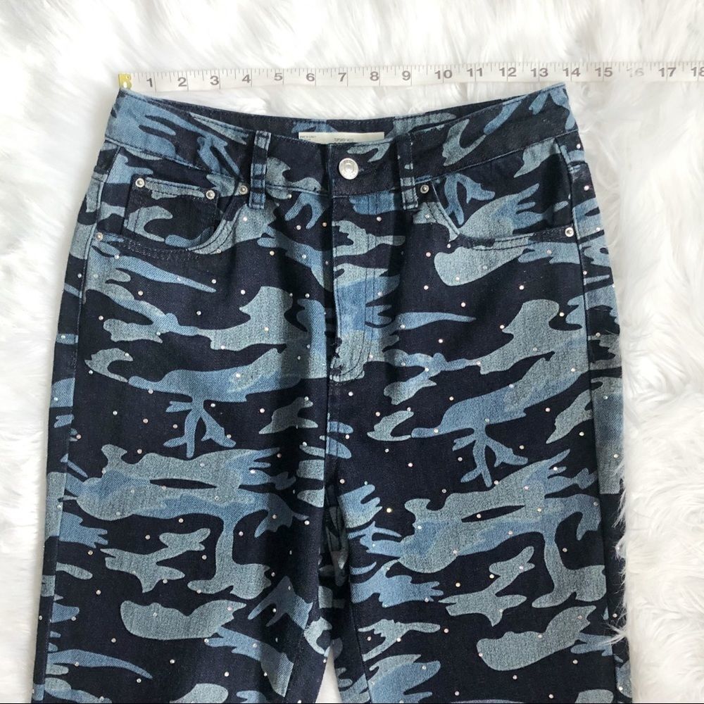 TOPSHOP Blue Camo Mom Jeans! Size 28. - Picture 6 of 10